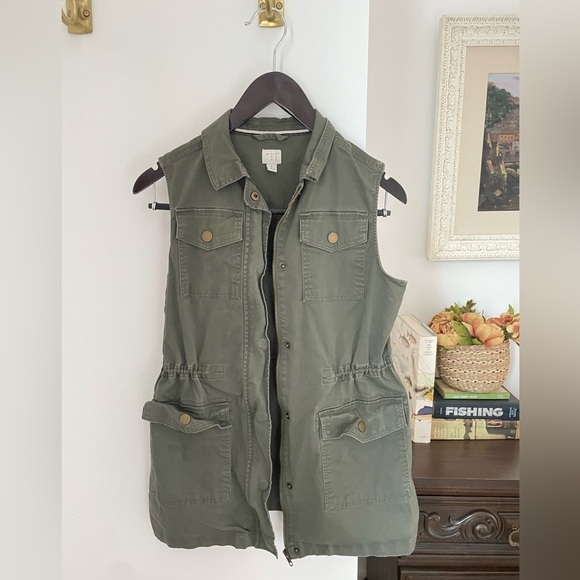 a new day Jackets & Blazers - A new day Army green vest, adjustable drawstring waist size small excellent